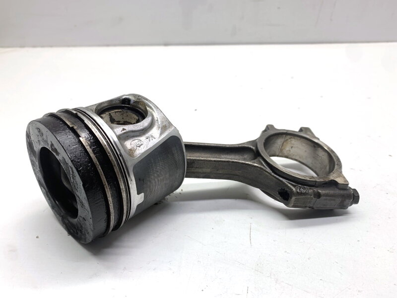 Píst S ojnicí Nissan Qashqai II SUV (J11, J11_) 2013 - 2022