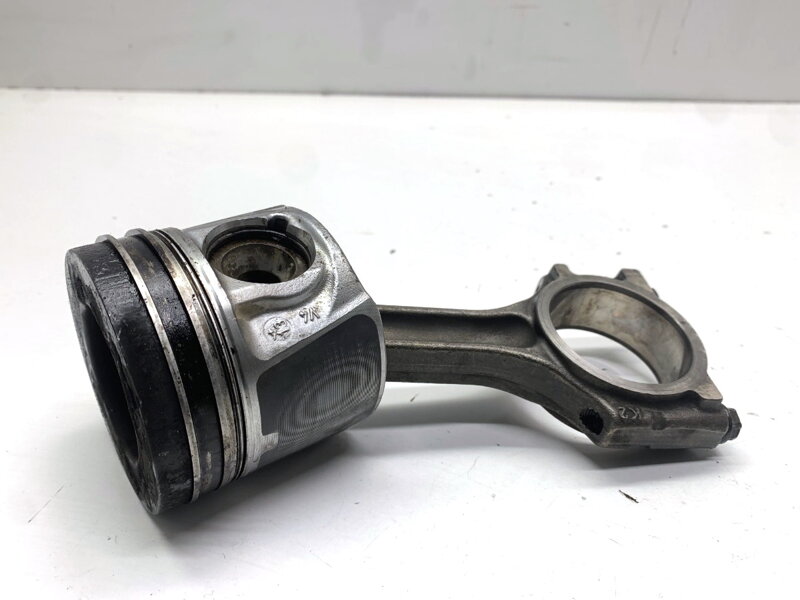 Píst S ojnicí Nissan Qashqai II SUV (J11, J11_) 2013 - 2022