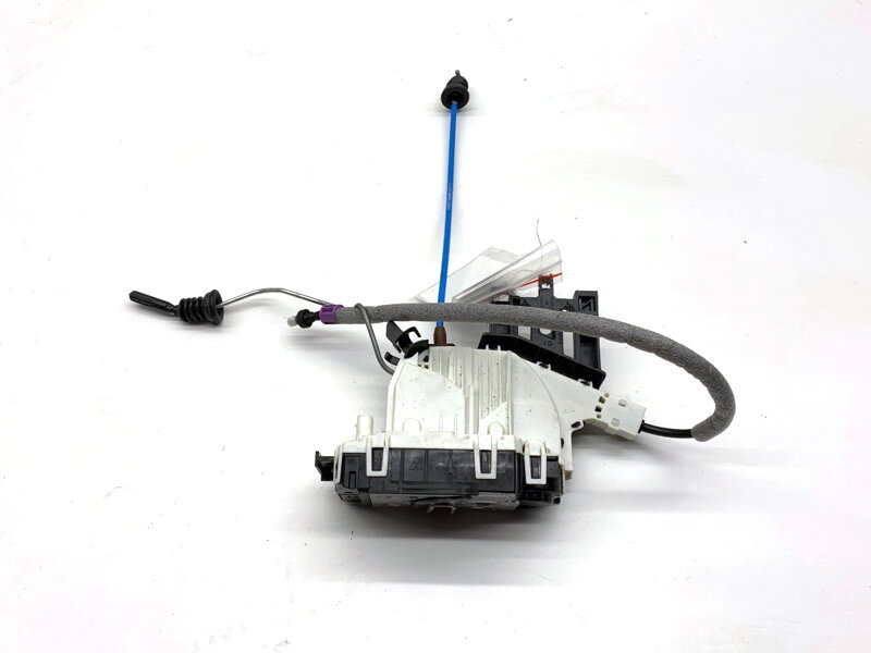 Zámek dveří pravý přední Mercedes-benz Class GLA (X156) 2013 - 2022 A1667200435