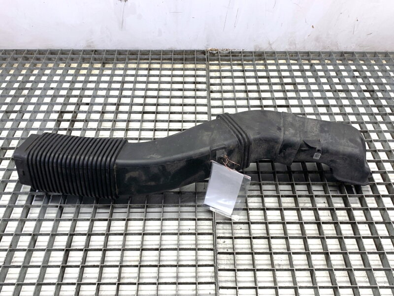 Vzduchové potrubí BMW 5 (F10) 2009 - 2016 7577471 7811549