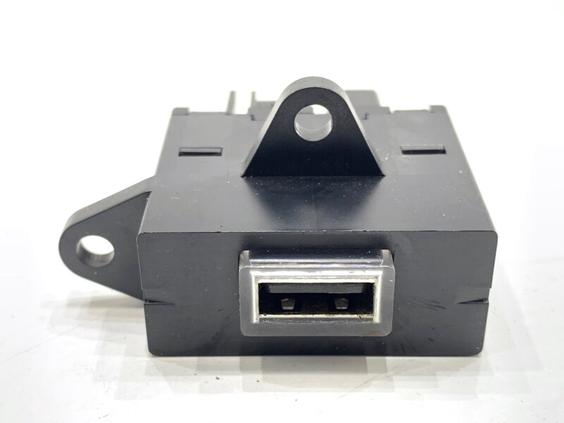 Zásuvka / uložení USB Alfa Romeo Stelvio (949_) 2016 - 2022 00505493820