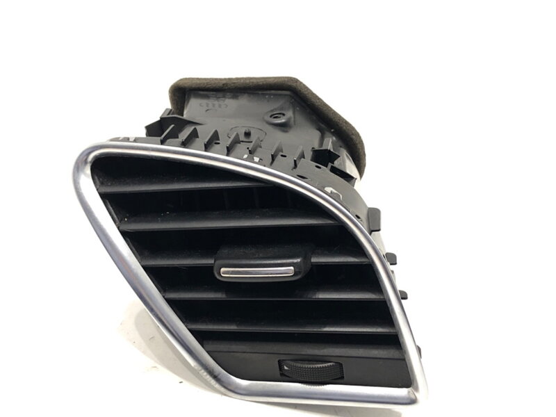 Mřížka ventilace pravá přední Audi A5 (8T3) 2007 - 2017 8T1820902