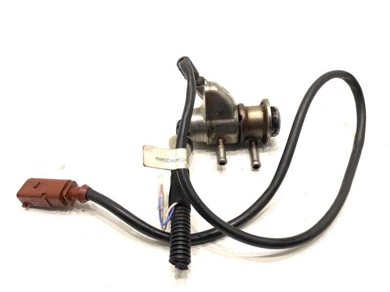 Vstřikovač SCR Audi A4 Allroad B9 (8WH, 8WJ) 2016 - 2022 04L131113S