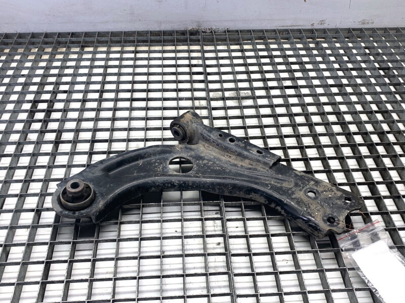 Rameno levé přední Peugeot 3008 SUV (MC_, MR_, MJ_, M4_) 2016 - 2022