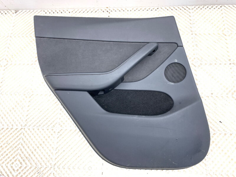 Tapecírung dveří levý zadní Tesla Model Y (5YJY) 2019 - 2022 P1897296-99-B