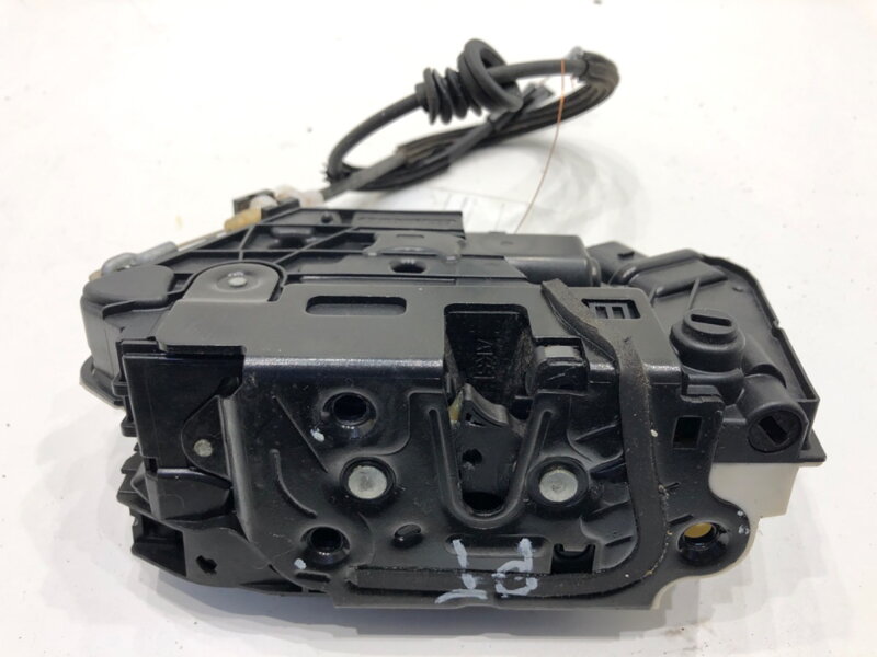 Zámek dveří pravý zadní Skoda Superb II Kombi (3T5) 2009 - 2015 5N0839016D