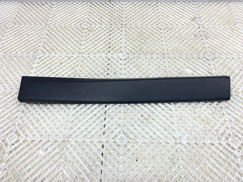 Lišta dveří pravá zadní BMW X1 (F48) 2014 - 2022 7352094