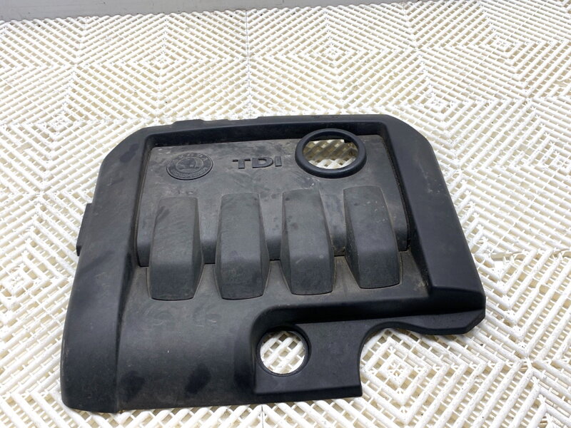 Víko / kryt motoru Skoda Octavia II (1Z3) 2004 - 2013 03G103925BN