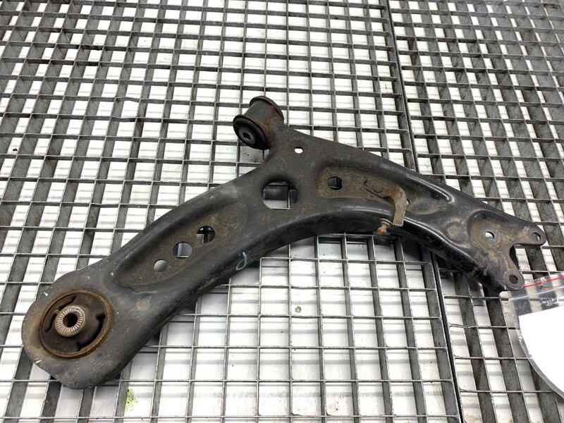 Rameno pravé přední Seat Leon (5F1) 2012 - 2022