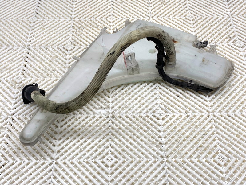 Nádobka ostřikovačů BMW 1 (E87) 2003 - 2013 7124231