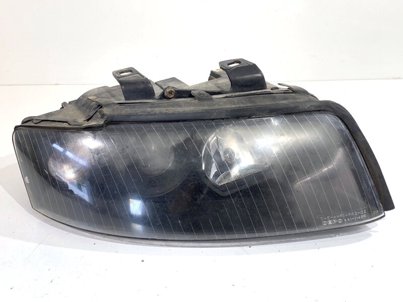 Světlo pravé přední Audi A4 B6 (8E2) 2000 - 2005 441-1146R