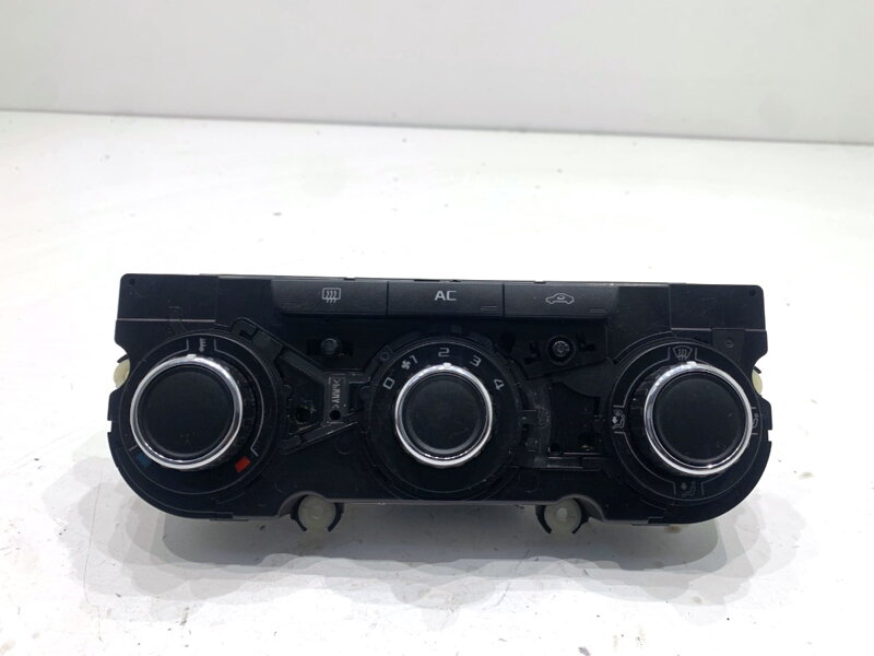 Panel ovládání ventilace Skoda Superb II Kombi (3T5) 2009 - 2015 3T0820047R