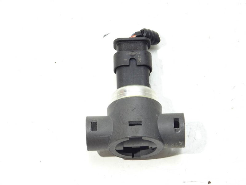 Čidlo paliva nátrubek Volvo V40 Liftback (525, 526) 2012 - 2022 31432653