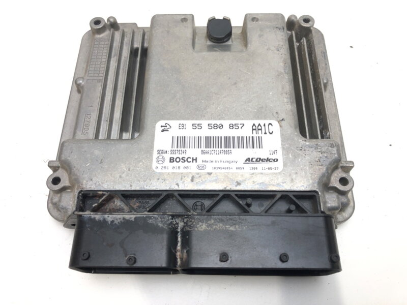 Řídicí jednotka motoru Opel Astra J (P10) 2009 - 2015 0281018081