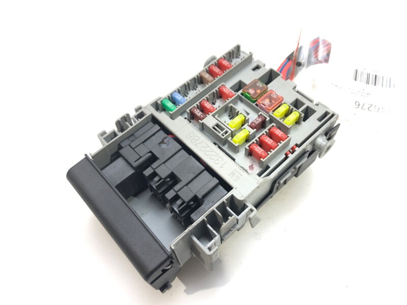 Pojistková skříňka Opel Astra J (P10) 2009 - 2015