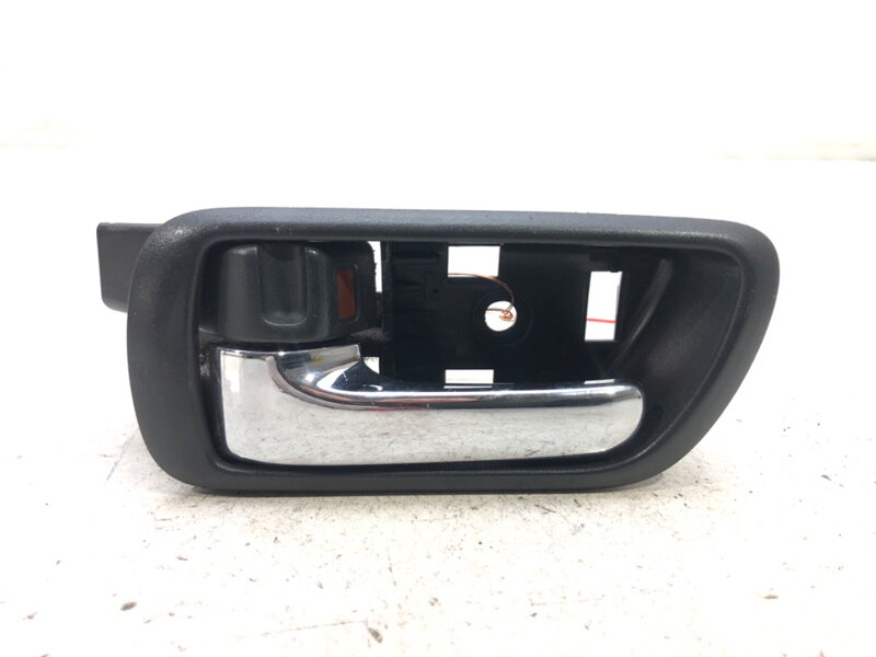 Klika přední levá vnitřní Toyota Corolla Verso (ZER_, ZZE12_, R1_) 2004 - 2009