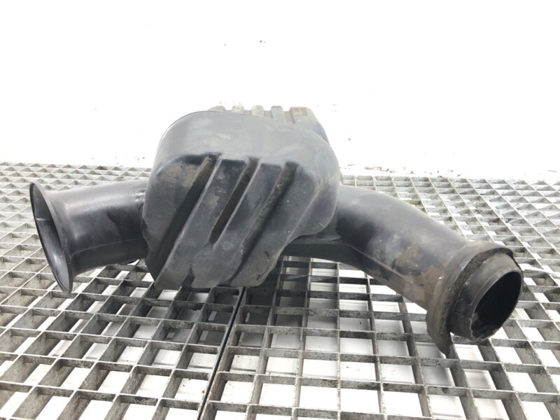 Rezonátor vzduchové potrubí Chevrolet Cobalt 2003 - 2022 15229301