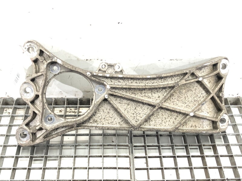 Držák podpěra převodovky převodů Maserati Quattroporte VI 2012 - 2022 670003632