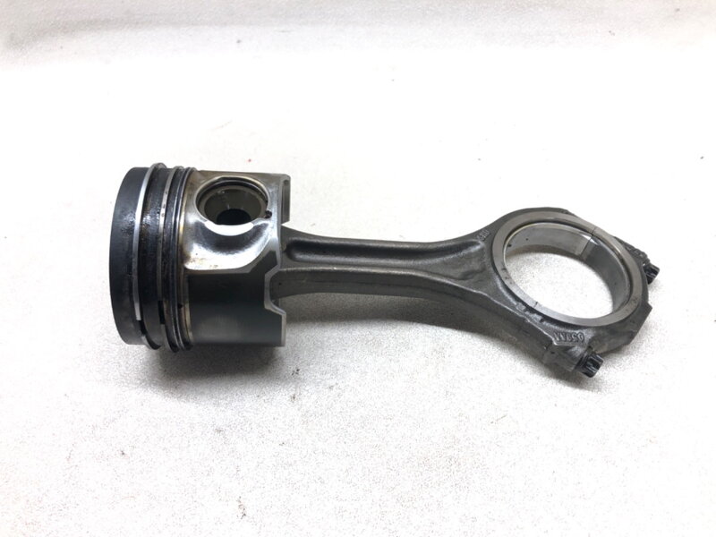 Píst S ojnicí Audi A4 B7 Avant (8ED) 2004 - 2008 BKN