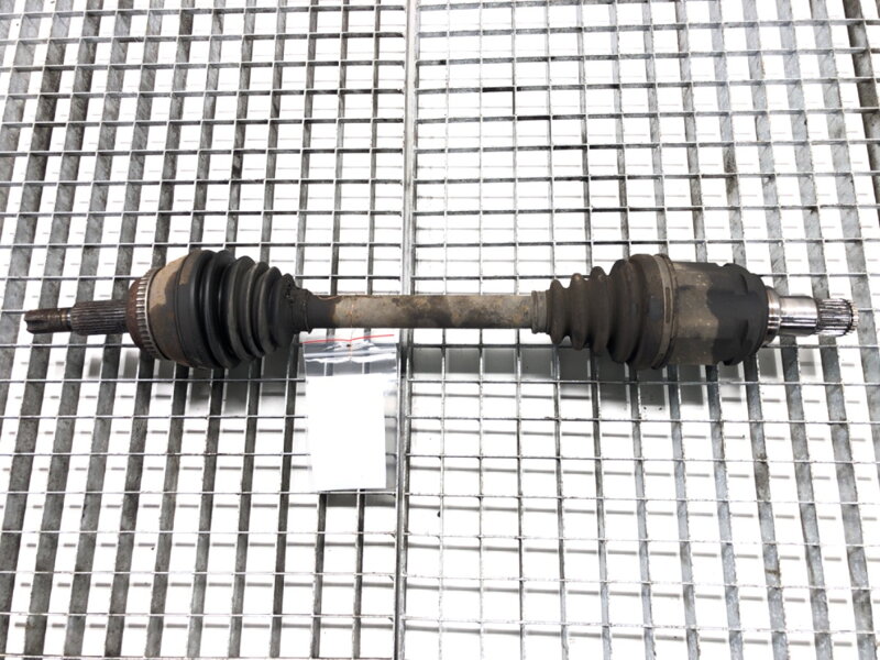 Poloosa levá Toyota Previa II (_R3_) 2000 - 2006