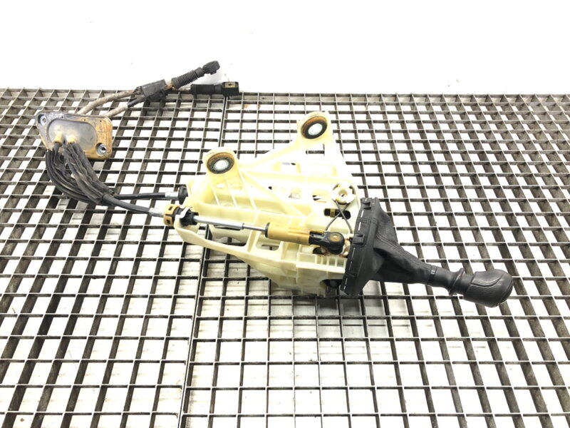 Řadicí páka volič převodovky VW Transporter V Autobus (7HB, 7HJ, 7EB, 7EJ) 2003 - 2015 7H0711116