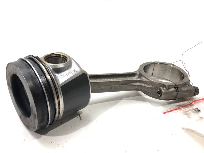 Píst S ojnicí VW Passat B8 (3G2, CB2) 2014 - 2022 04LB CRL