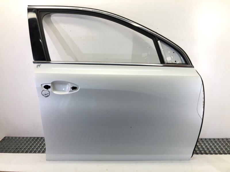 Dveře pravé přední Peugeot 308 II (LB_, LP_, LW_, LH_, L3_) 2013 - 2021