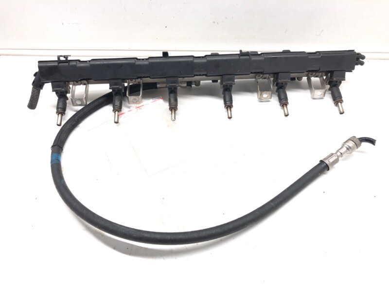 Vstřikovací rampa BMW 5 (E60) 2001 - 2010 7531634