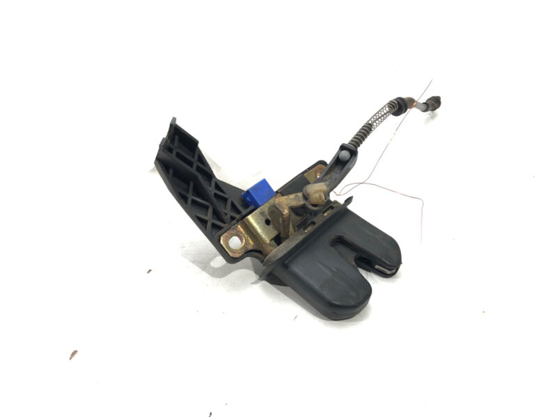 Zámek víka kufru zadní Audi A4 B6 (8E2) 2000 - 2005 8E5827505A