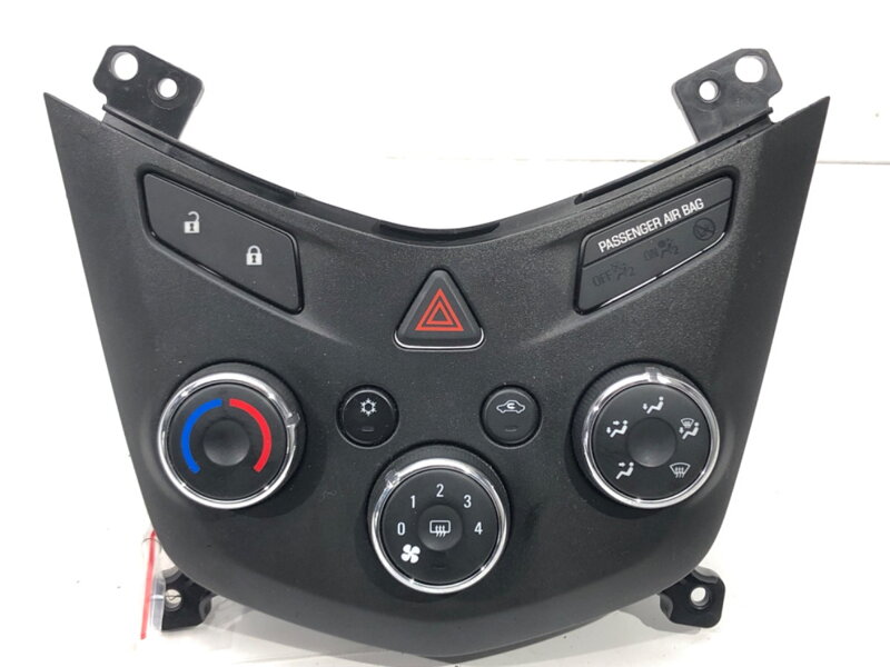 Panel ovládání ventilace Chevrolet Aveo Sedan (T300) 2011 - 2022 95076683