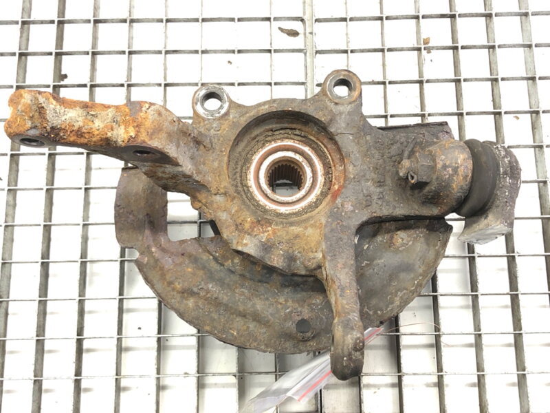 Otoč levá přední Nissan Altima (L31) 2001 - 2007