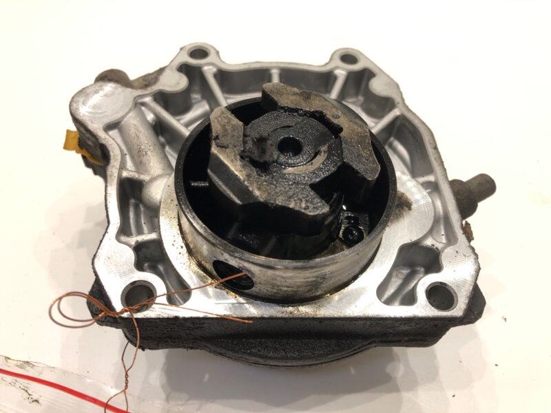 Čerpadlo podtlak Opel Astra H GTC (A04) 2005 - 2010 55205446