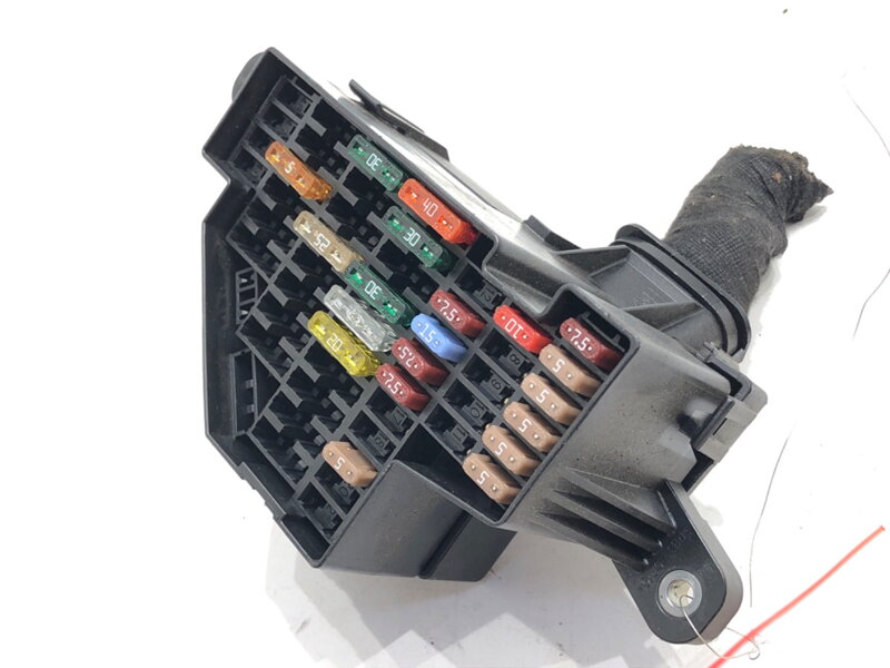 Pojistková skříňka Skoda Superb II (3T4) 2008 - 2015