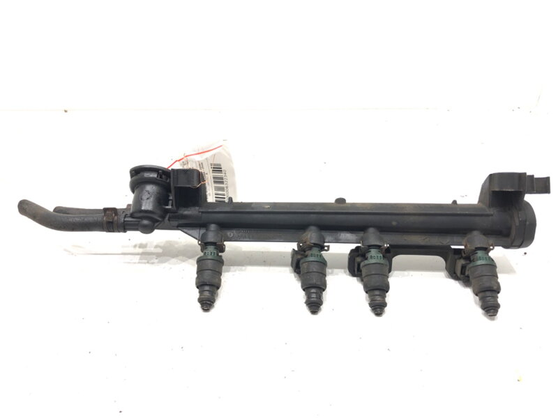 Vstřikovací rampa Seat Leon (1M1) 1999 - 2006 037906031AA