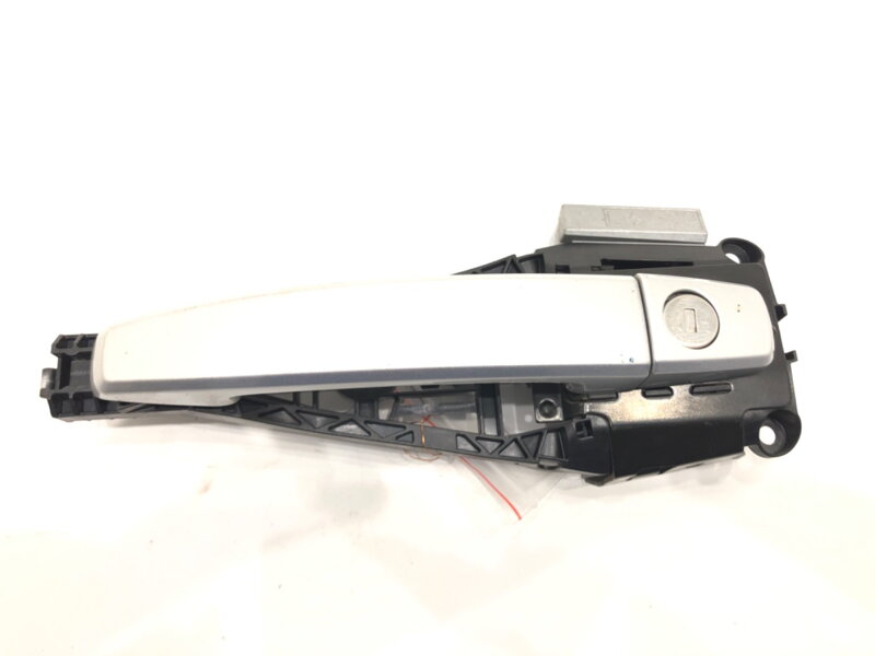 Klika vnější levá přední Opel Astra J Sports Tourer (P10) 2010 - 2015