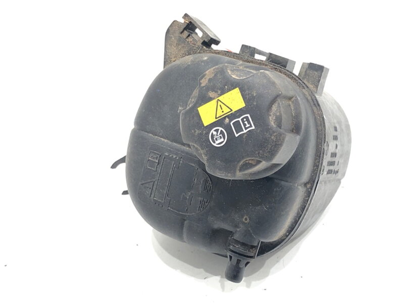 Vyrovnávací nádobka chladicí kapaliny BMW 5 (G30, F90) 2016 - 2022 8610655