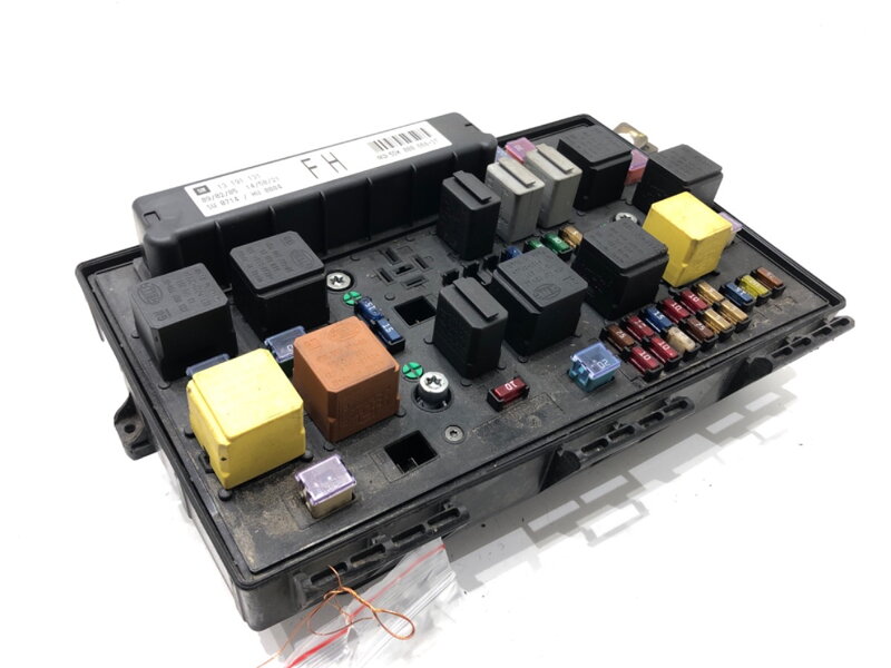 Pojistková skříňka Opel Astra H GTC (A04) 2005 - 2010 13191131