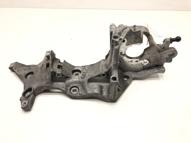 Držák alternátoru Seat Leon (5F1) 2012 - 2022 04L903143B