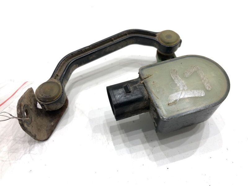 Čidlo úrovně regulace zavěšení zadní levý Audi A6 C6 Avant (4F5) 2004 - 2011 4F0907503