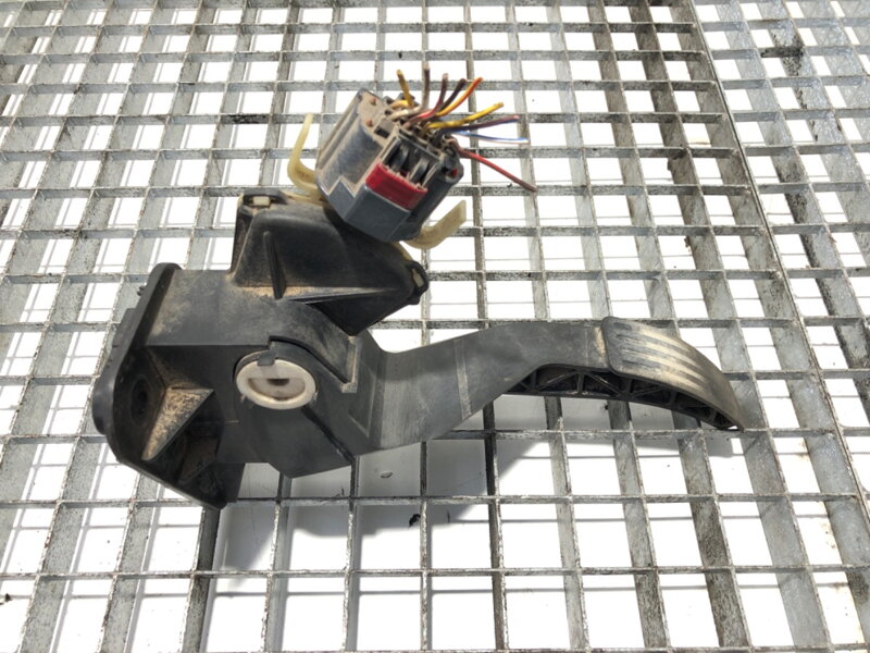 Plynový pedál Ford Transit Autobus (FD_ _, FB_ _, FS_ _, FZ_ _, FC_ _) 2000 - 2006 IC119F836AC