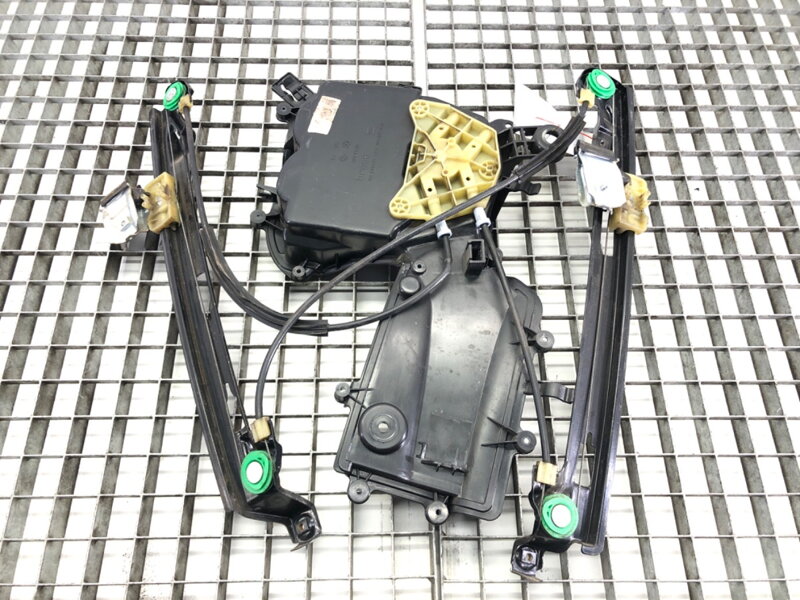 Stahovačka okna pravá přední Seat Leon (1P1) 2005 - 2013 1P0837402D