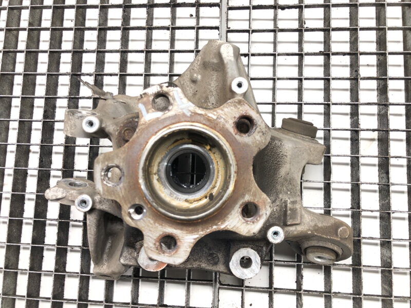 Náboj levý zadní BMW 5 (G30, F90) 2016 - 2022 6866337