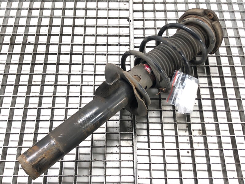 Tlumič pravý přední pružina VW Jetta III (1K2) 2004 - 2013