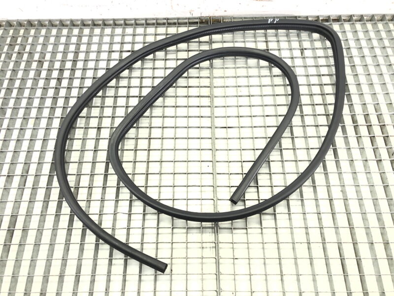 Těsnění dveří přední pravé Peugeot 4008 2012 - 2022