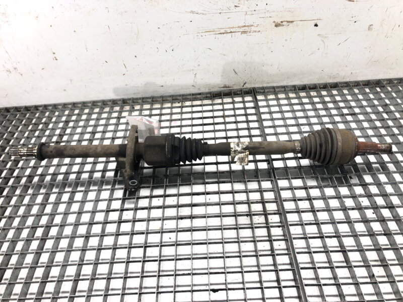 Poloosa pravá přední Renault Laguna II (BG0/1_) 2001 - 2007 8200405333