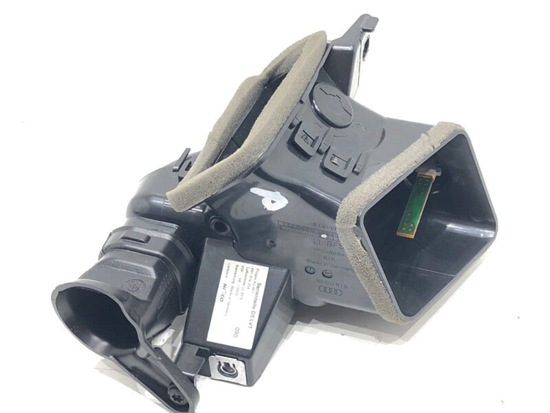 Kryt rozdělovače ventilace vzduchu pravý Audi A8 D5 (4N2, 4N8) 2017 - 2022 4N1819354