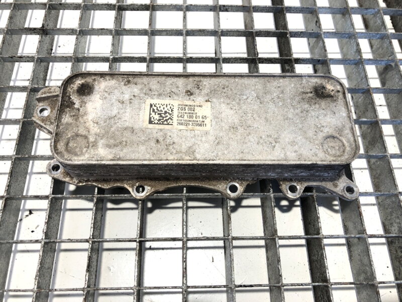 Chladič oleje Mercedes-benz Sprinter 3 , 5-T (B906) 2006 - 2022 6421800165