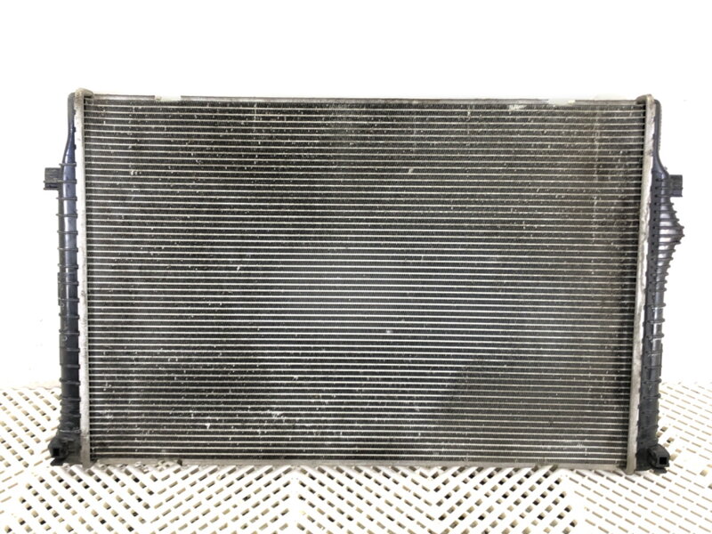 Chladič vody VW Passat B8 (3G2, CB2) 2014 - 2022