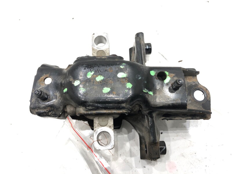 Polštář motoru levý Skoda Fabia III Kombi (NJ5) 2014 - 2022 6Q0199555AR