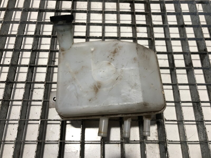 Nádrž kapaliny brzdového Nissan Cabstar (F24M, F24W) 2006 - 2013